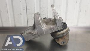 Engine mount from a Fiat Scudo (270) 2.0 D Multijet 2010