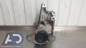Engine mount from a Fiat Scudo (270) 2.0 D Multijet 2010