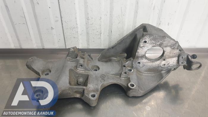 Usagé Support dynamo haut Volkswagen Polo V (6R) 1.2 TDI 12V BlueMotion Prix € 29,99 Règlement à la marge proposé par Autodemontage Aandijk