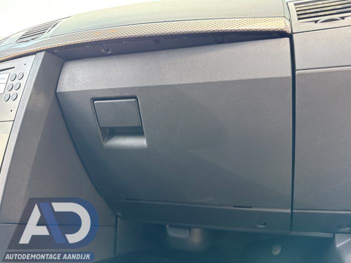 Begagnade Handskfack Opel Meriva (A) 1.6 16V Pris € 24,99 Marginaltabell erbjuds av Autodemontage Aandijk