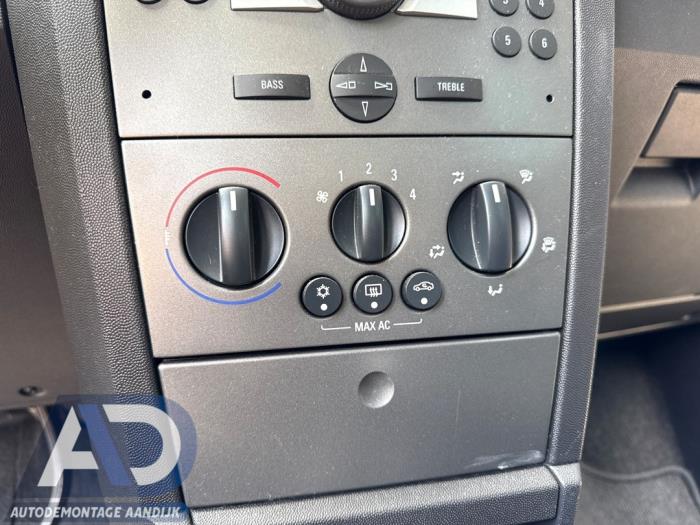 Begagnade Värmekontrollpanel Opel Meriva (A) 1.6 16V Pris € 19,99 Marginaltabell erbjuds av Autodemontage Aandijk