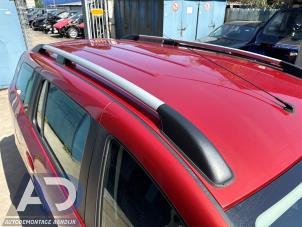 Używane Zestaw relingów dachowych Dacia Logan MCV II/Sandero Wagon (7S) 0.9 TCE 12V Cena € 124,99 Procedura marży oferowane przez Autodemontage Aandijk