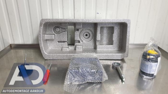 Begagnade Däckreparationssats Chevrolet Aveo (300) 1.2 16V Pris € 39,99 Marginaltabell erbjuds av Autodemontage Aandijk