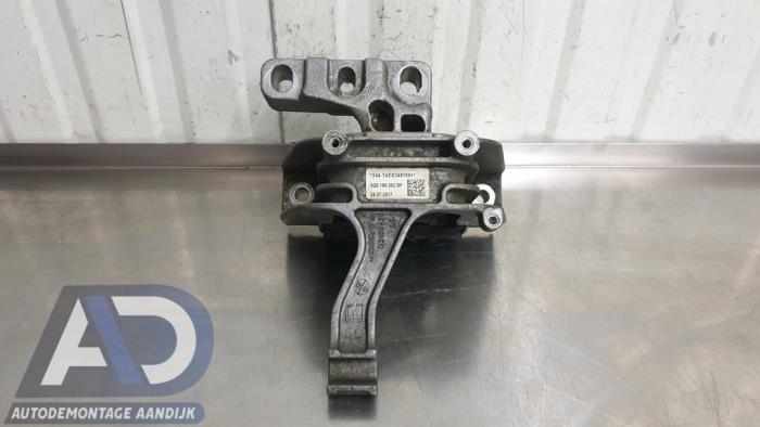 Used Engine mount Volkswagen Golf VII (AUA) 1.5 TSI Evo BMT 16V Price € 34,99 Margin scheme offered by Autodemontage Aandijk