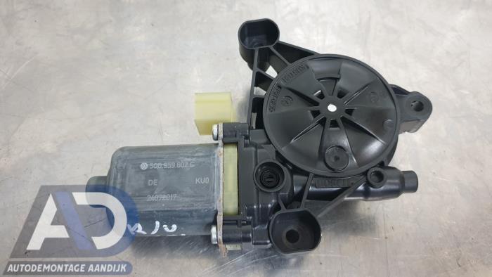Usados Motor de ventanilla de puerta Volkswagen Golf VII (AUA) 1.5 TSI Evo BMT 16V Precio € 9,99 Norma de margen ofrecido por Autodemontage Aandijk