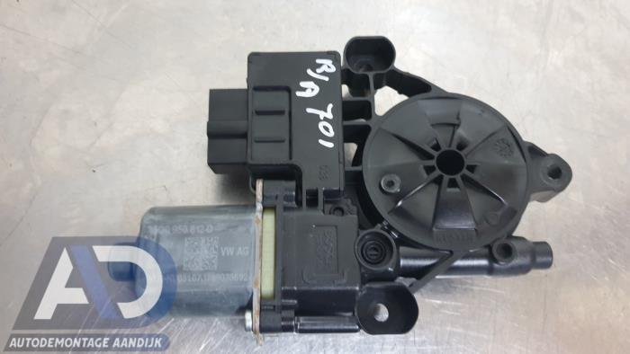 Usados Motor de ventanilla de puerta Volkswagen Golf VII (AUA) 1.5 TSI Evo BMT 16V Precio € 9,99 Norma de margen ofrecido por Autodemontage Aandijk