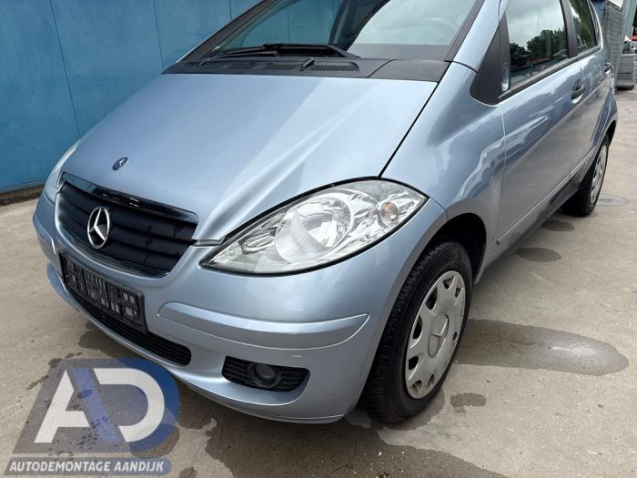 Używane Przód kompletny Mercedes A (W169) 1.5 A-150 Cena € 649,99 Procedura marży oferowane przez Autodemontage Aandijk
