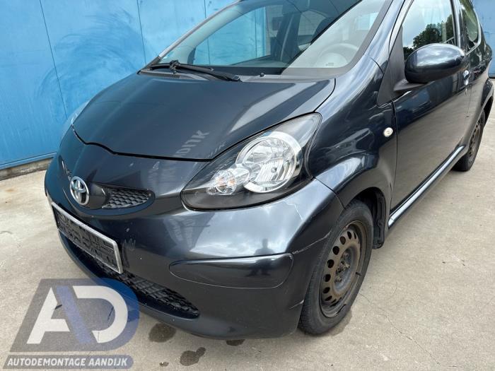 Używane Przód kompletny Toyota Aygo (B10) 1.0 12V VVT-i Cena € 599,99 Procedura marży oferowane przez Autodemontage Aandijk