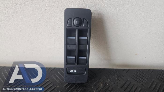 Usados Interruptor combinado de ventanillas Landrover Discovery Sport (LC) 2.0 TD4 180 16V Precio € 49,99 Norma de margen ofrecido por Autodemontage Aandijk