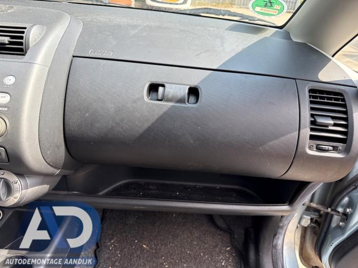 Begagnade Handskfack Honda Jazz (GD/GE2/GE3) 1.2 i-DSi Pris € 29,99 Marginaltabell erbjuds av Autodemontage Aandijk