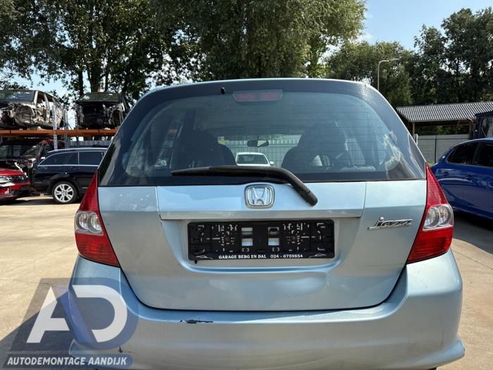 Używane Tylna klapa Honda Jazz (GD/GE2/GE3) 1.2 i-DSi Cena € 99,99 Procedura marży oferowane przez Autodemontage Aandijk