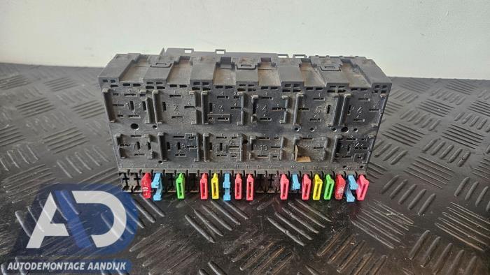 Säkringsbox från en Volkswagen Transporter T4 2.5 TDI 1999