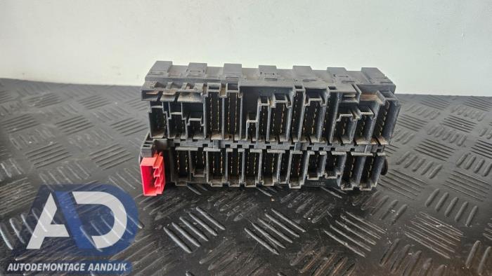 Säkringsbox från en Volkswagen Transporter T4 2.5 TDI 1999