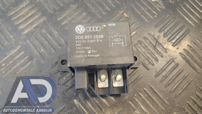 Begagnade Relä Volkswagen Transporter/Caravelle T5 2.5 TDi PF Pris € 24,99 Marginaltabell erbjuds av Autodemontage Aandijk