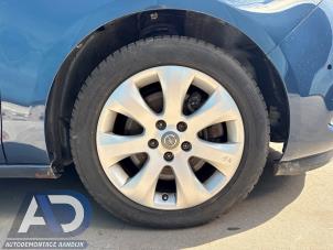 Begagnade Sporthjulsuppsättning Opel Zafira Tourer (P12) 2.0 CDTI 16V 170 Ecotec Pris € 199,99 Marginaltabell erbjuds av Autodemontage Aandijk
