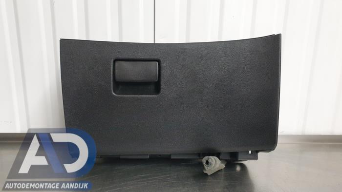 Begagnade Handskfack Opel Zafira Tourer (P12) 2.0 CDTI 16V 170 Ecotec Pris € 34,99 Marginaltabell erbjuds av Autodemontage Aandijk