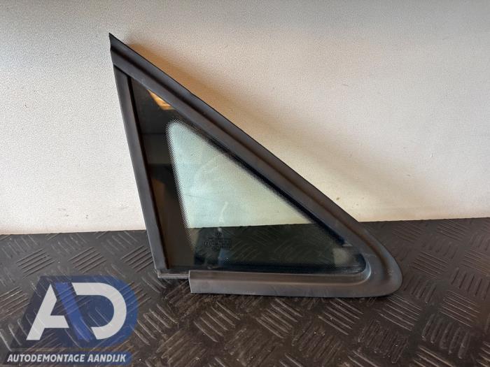 Usados Ventanilla triangular derecha delante Volkswagen Touran (1T1/T2) 1.6 Precio € 24,99 Norma de margen ofrecido por Autodemontage Aandijk