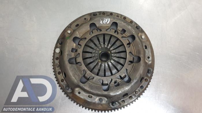 Używane Kolo zamachowe BMW Mini (R50/53) 1.6 16V Cooper Cena € 59,99 Procedura marży oferowane przez Autodemontage Aandijk