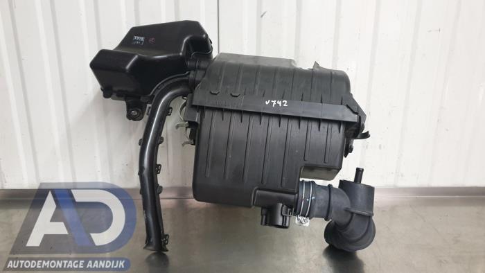 Begagnade Luftfilterhus Mitsubishi Space Star (A0) 1.2 12V Pris € 69,99 Marginaltabell erbjuds av Autodemontage Aandijk