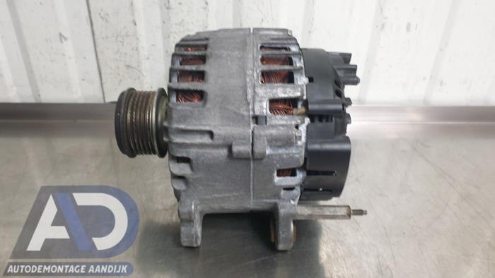 Dynamo från en Volkswagen Passat Variant (3C5) 2.0 TDI 16V 140 4Motion 2009