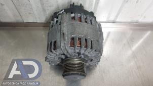 Dynamo från en Volkswagen Passat Variant (3C5) 2.0 TDI 16V 140 4Motion 2009