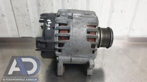 Dynamo från en Volkswagen Passat Variant (3C5) 2.0 TDI 16V 140 4Motion 2009