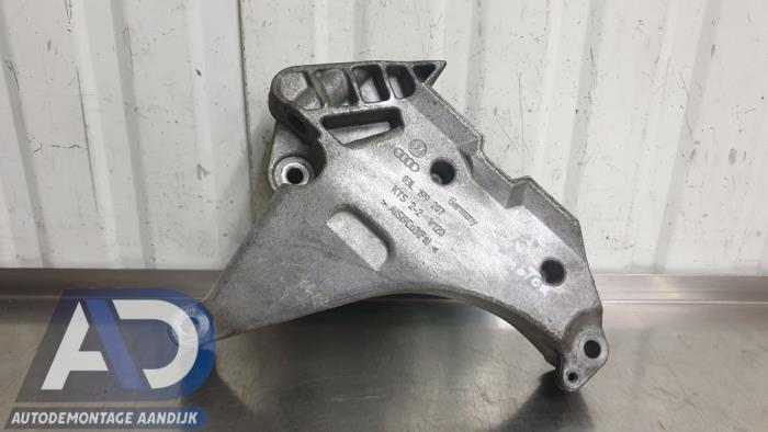 Usagé Support moteur Volkswagen Passat Variant (3C5) 2.0 TDI 16V 140 4Motion Prix € 19,99 Règlement à la marge proposé par Autodemontage Aandijk