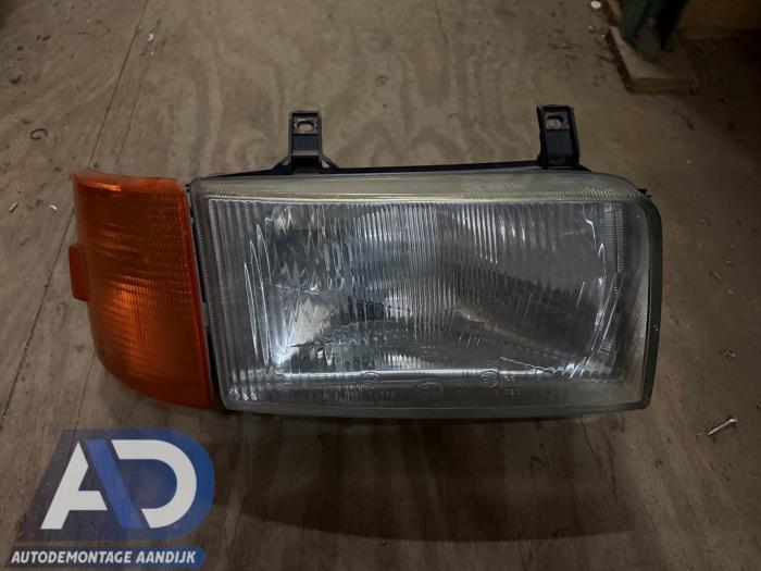Używane Reflektor prawy Volkswagen Transporter T4 2.5 TDI Cena € 24,99 Procedura marży oferowane przez Autodemontage Aandijk