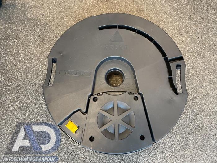 Używane Subwoofer Volkswagen Golf VII (AUA) 1.5 TSI Evo BMT 16V Cena € 74,99 Procedura marży oferowane przez Autodemontage Aandijk