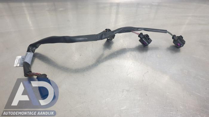 Fuel injector wires