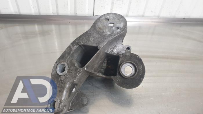 Engine mount from a Audi A6 (C6) 2.8 V6 24V FSI 2011