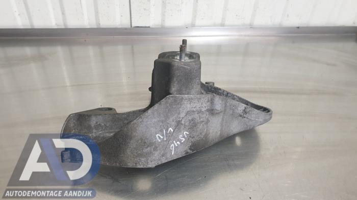 Engine mount from a Audi A6 (C6) 2.8 V6 24V FSI 2011