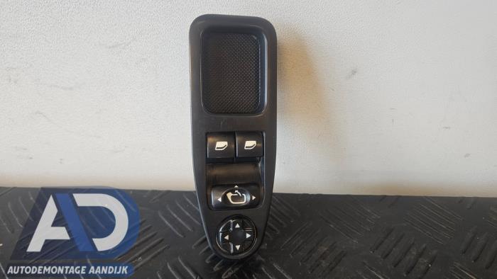 Usados Interruptor de ventanilla eléctrica Fiat Scudo (270) 2.0 D Multijet Precio € 39,99 Norma de margen ofrecido por Autodemontage Aandijk