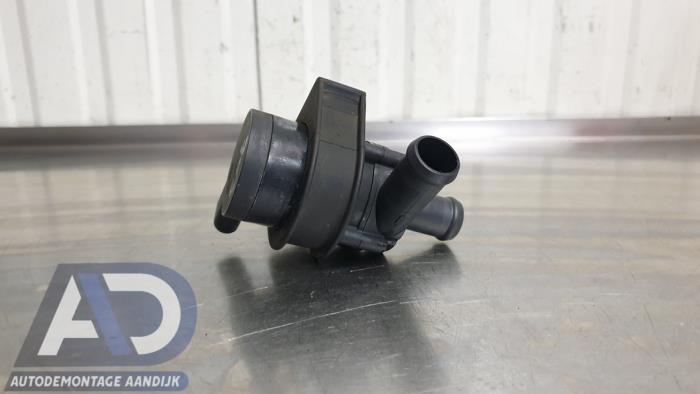 Begagnade Extra vattenpump Audi A1 (8X1/8XK) 1.4 TFSI 16V 122 Pris € 24,99 Marginaltabell erbjuds av Autodemontage Aandijk