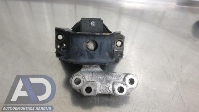 Engine mount from a Citroën C3 (SC) 1.4 16V VTi 2013