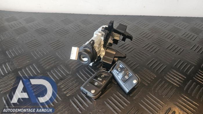 Używane Stacyjka + Kluczyk Seat Leon ST (5FF) 1.6 TDI Ecomotive 16V Cena € 49,99 Procedura marży oferowane przez Autodemontage Aandijk