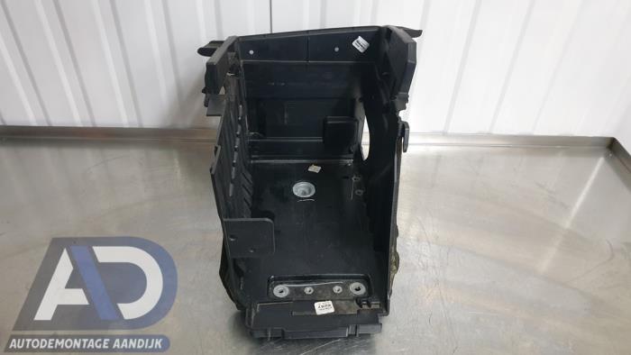 Begagnade Batterilåda Landrover Discovery Sport (LC) 2.0 TD4 180 16V Pris € 34,99 Marginaltabell erbjuds av Autodemontage Aandijk
