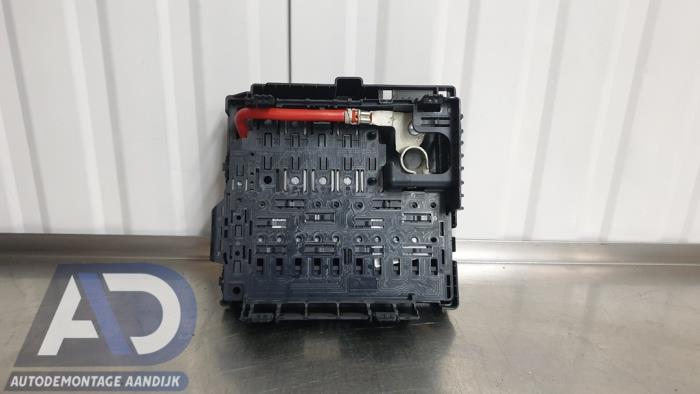 Używane Biegun akumulator Landrover Discovery Sport (LC) 2.0 TD4 180 16V Cena € 29,99 Procedura marży oferowane przez Autodemontage Aandijk