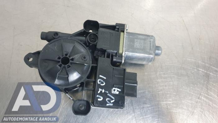 Usados Motor de ventanilla de puerta Seat Leon ST (5FF) 1.6 TDI Ecomotive 16V Precio € 19,99 Norma de margen ofrecido por Autodemontage Aandijk