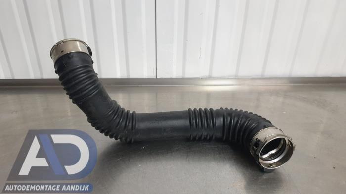 Gebrauchte Intercooler Schlauch Mercedes B (W247) 1.3 B-200 Turbo 16V Preis € 39,99 Margenregelung angeboten von Autodemontage Aandijk