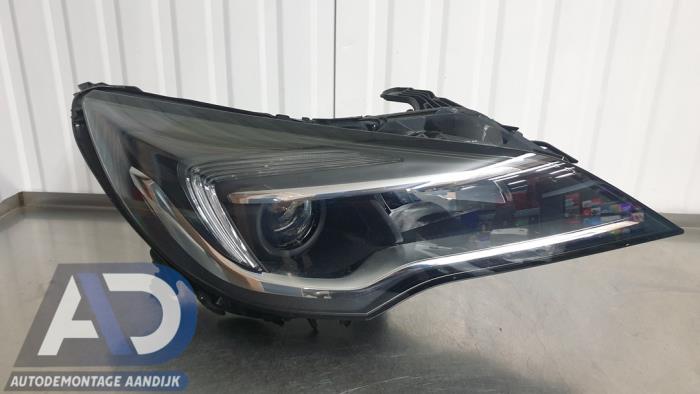 Używane Reflektor prawy Opel Astra K Sports Tourer 1.0 Turbo 12V Cena € 349,99 Procedura marży oferowane przez Autodemontage Aandijk