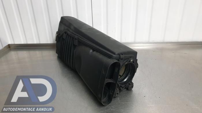 Begagnade Luftfilterhus Mercedes E Combi (S211) 2.7 E-270 CDI 20V Pris € 39,99 Marginaltabell erbjuds av Autodemontage Aandijk
