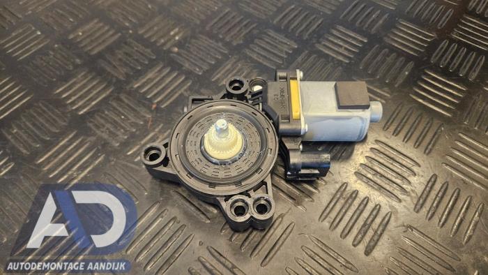 Usados Motor de ventanilla de puerta Hyundai i30 (GDHB5) 1.4 16V Precio € 29,99 Norma de margen ofrecido por Autodemontage Aandijk