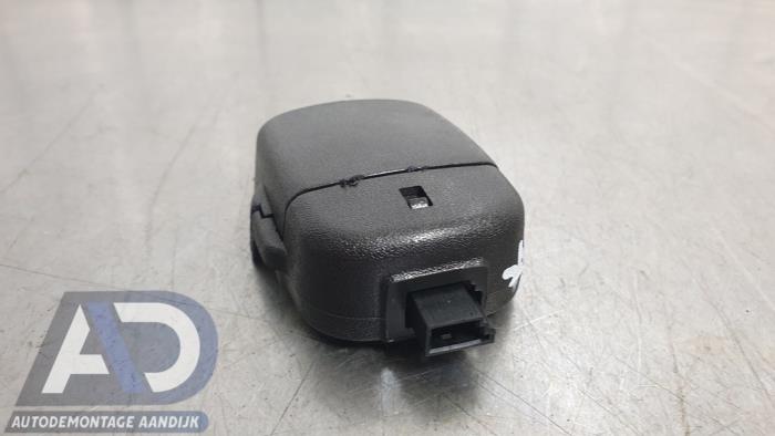 Begagnade Regnsensor Opel Zafira Tourer (P12) 2.0 CDTI 16V 170 Ecotec Pris € 19,99 Marginaltabell erbjuds av Autodemontage Aandijk