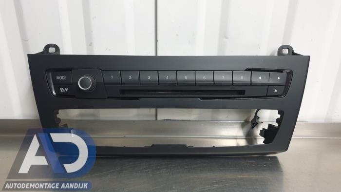 Używane Panel obslugi radia BMW 1 serie (F20) 114i 1.6 16V Cena € 49,99 Procedura marży oferowane przez Autodemontage Aandijk