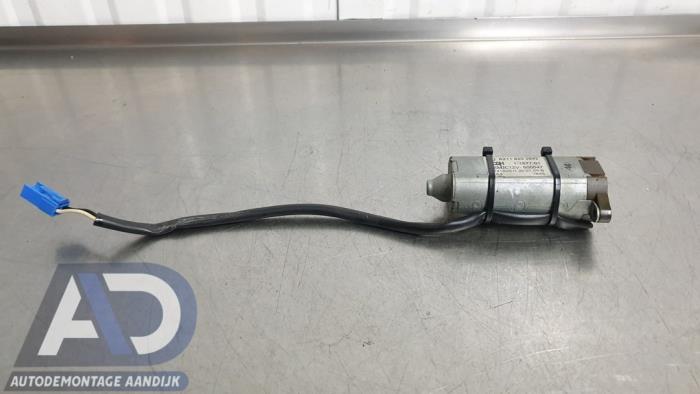 Begagnade Sätesmotor Mercedes E Combi (S211) 2.7 E-270 CDI 20V Pris € 34,99 Marginaltabell erbjuds av Autodemontage Aandijk