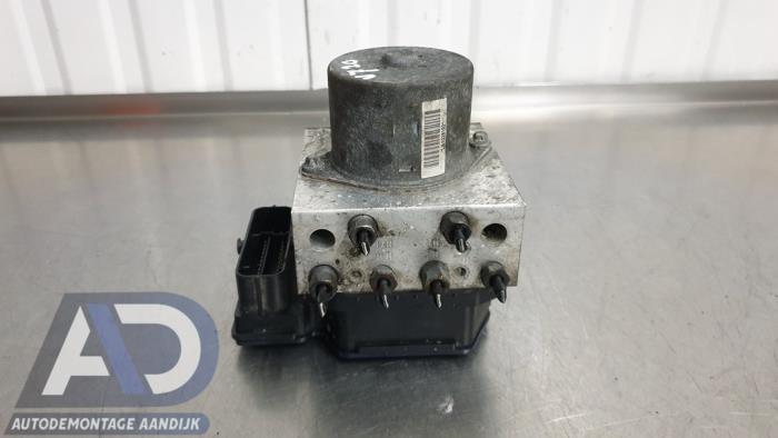 Usagé Bloc ABS Alfa Romeo 159 (939AX) 2.4 JTDm 20V Prix € 74,99 Règlement à la marge proposé par Autodemontage Aandijk