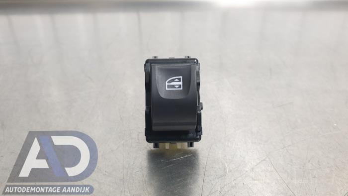 Usados Interruptor de ventanilla eléctrica Dacia Spring 45 Precio € 9,99 Norma de margen ofrecido por Autodemontage Aandijk