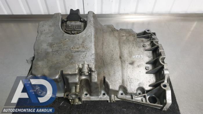 Usagé Couvercle carter Audi A6 (C6) 2.0 T FSI 16V Prix € 39,99 Règlement à la marge proposé par Autodemontage Aandijk