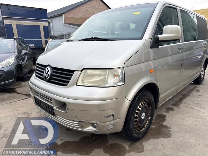 Gebrauchte Vorderfront komplett Volkswagen Multivan T5 (7E/7HC/7HF/7HM) 2.5 TDi Preis € 599,99 Margenregelung angeboten von Autodemontage Aandijk